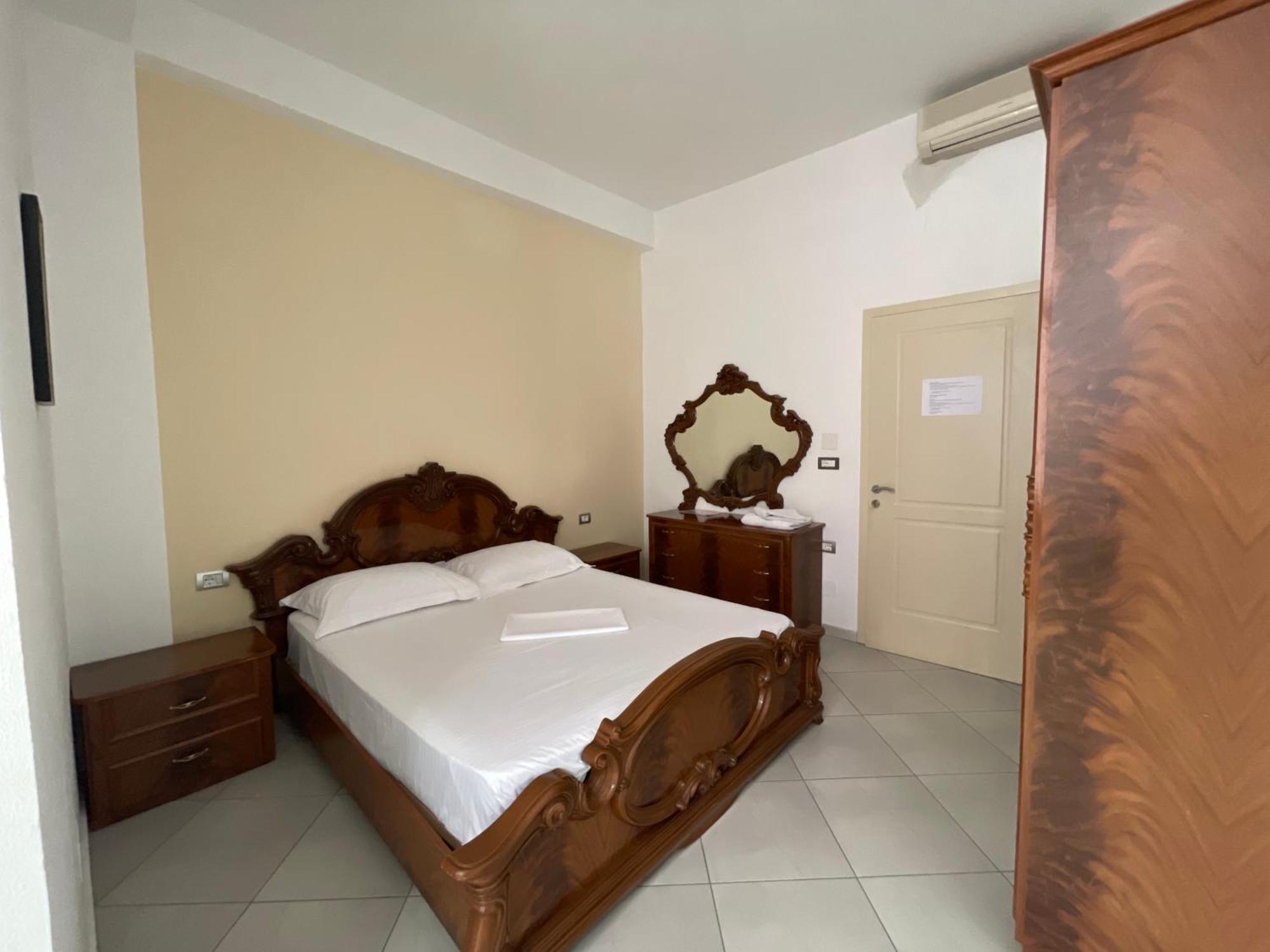 Hotel Latifi Gramsh Exterior foto