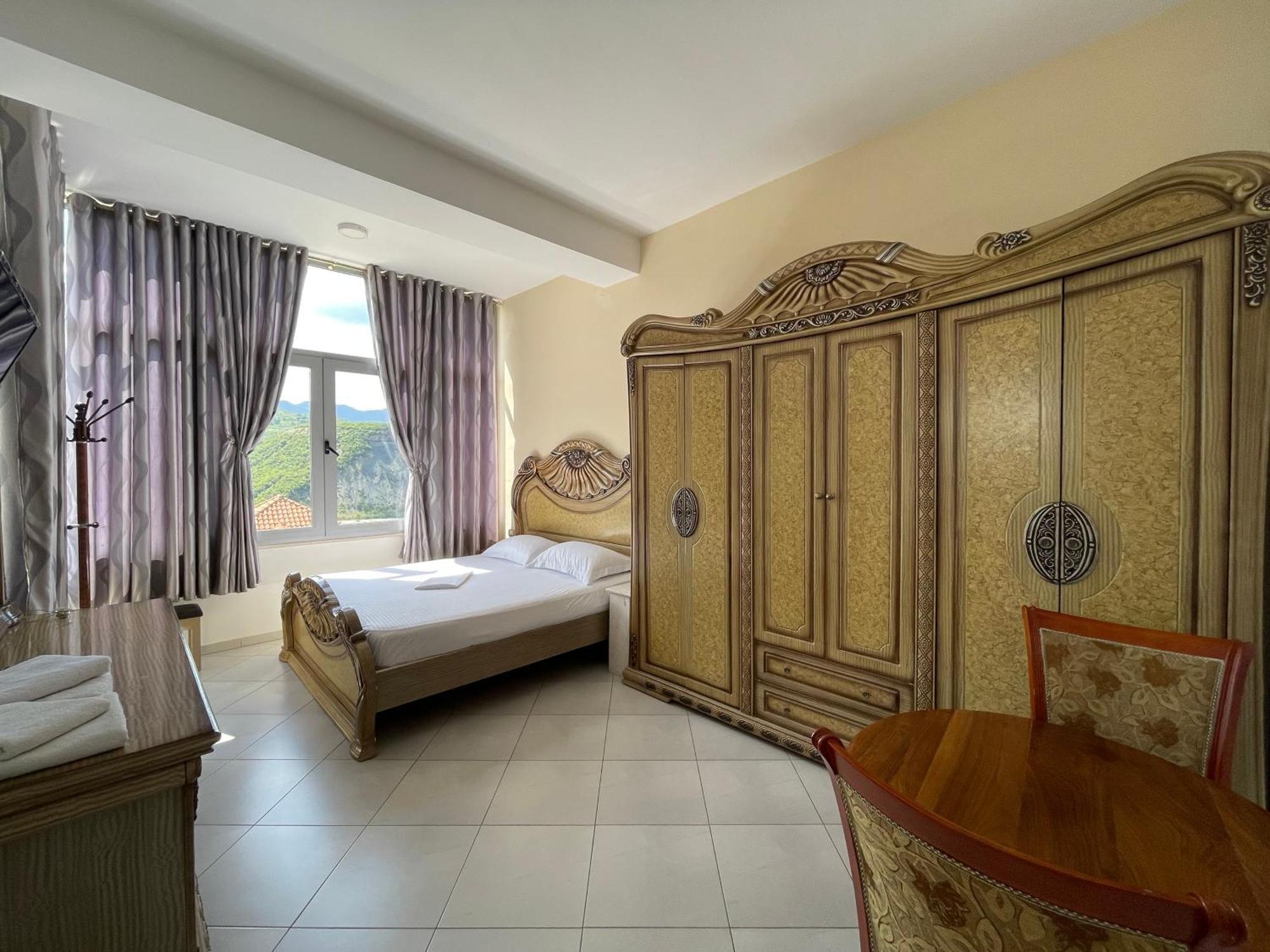 Hotel Latifi Gramsh Exterior foto
