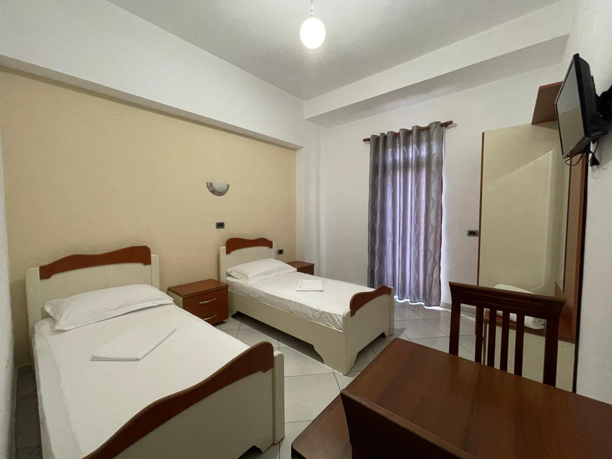 Hotel Latifi Gramsh Exterior foto