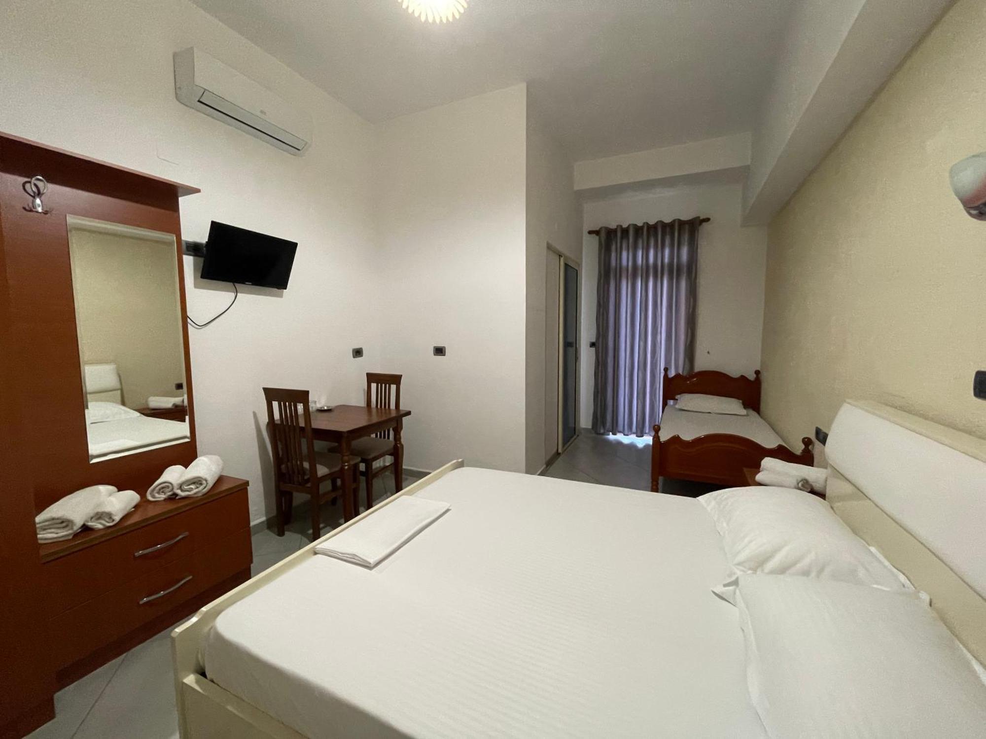 Hotel Latifi Gramsh Exterior foto